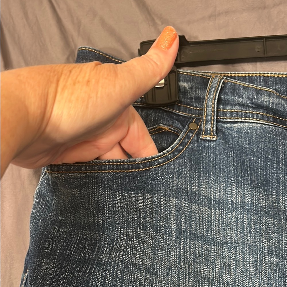 Bandolino Blue Denim Capri Pants Relaxed Fit 18 - Picture 3 of 8